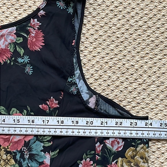 TORRID Black Floral Top 3X - Picture 9 of 9